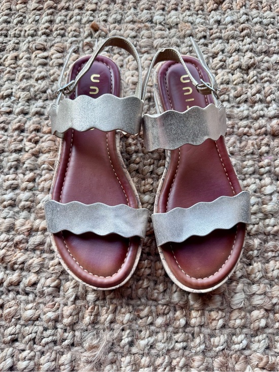 Unisa Shoes - Unisa Gold Scallop-Strap Leather Platform Sandals